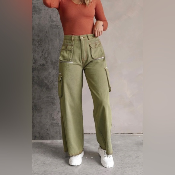 KIMBERLY OLIVE WIDE
LEG CARGO PANTS by POL; Size Large - Picture 4 of 15